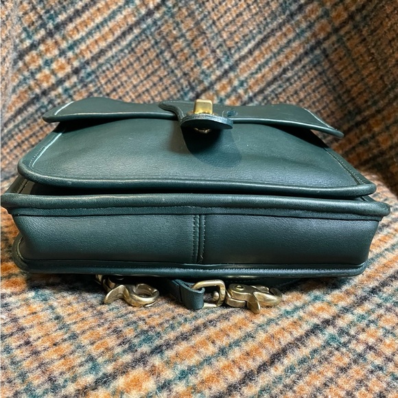 🦋 Coach Green Station Bag. - Picture 7 of 15